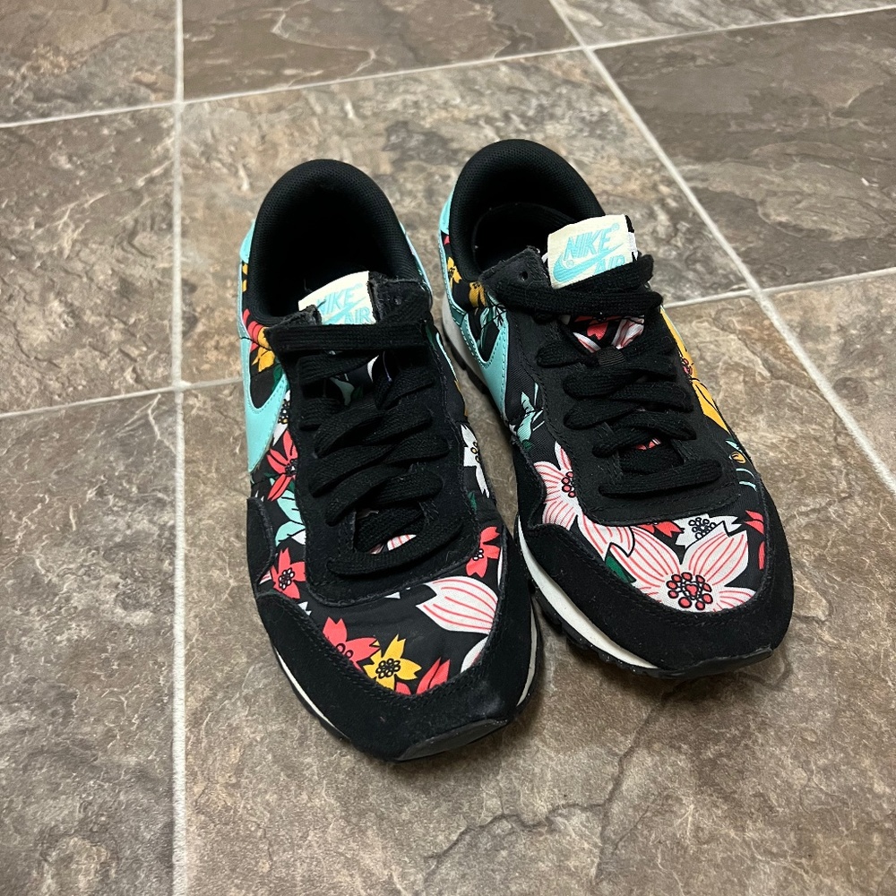 Nike floral sneakers